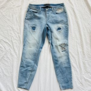 Sexy Plus Lane Bryant Vintage Look Stretch Embroidered Patch Distressed￼ Jean 14